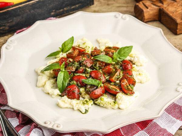 Ресторан Карбонара - Салат Капрезе моцарелла