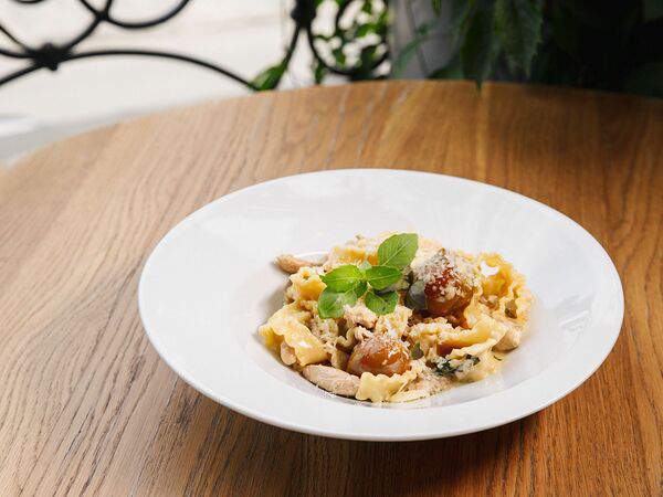 Ресторан Soho - Паста Мафальдине с курицей в сливочном соусе