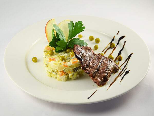 Chipollino - Салат Оливье с говяжьей вырезкой