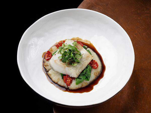 Мона - Треска с пюре из топинамбура и грибным Жю