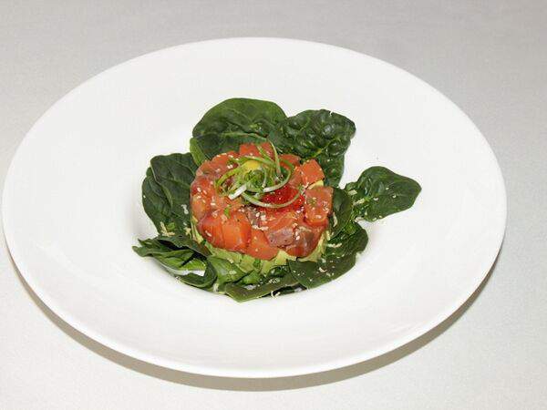 Каравелла - Тартар из авокадо и лосося