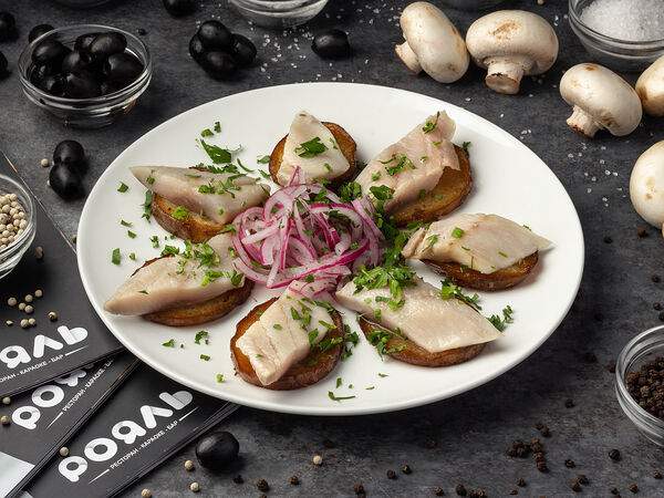 Ресторан Рояль - Спинка атлантической сельди с картофелем