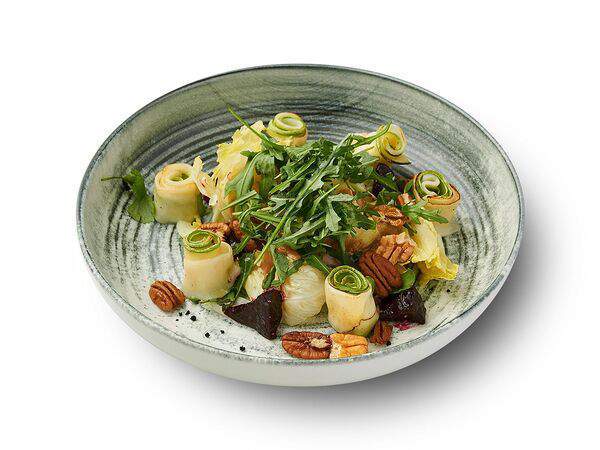 One Гоги - Козий сыр с карамелизированной свеклой и орехом пекан