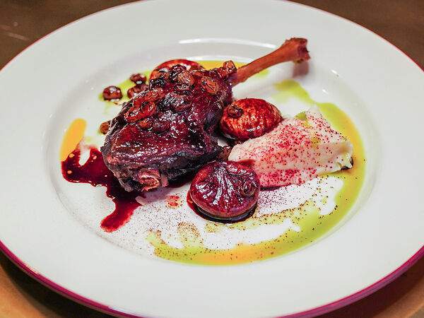 Ресторан 101 - Утиный окорок с пюре из сельдерея