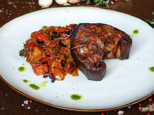 Угли - Стейк из фермерского сома