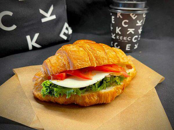 Кекс - Круассан с моцареллой и томатами