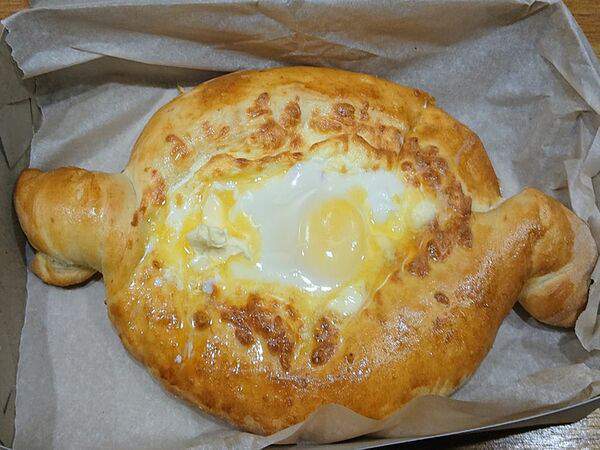 Два пирога - Хачапури По-аджарски