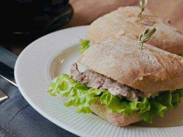 Yummy coffee shop - Чиабатта с тунцом