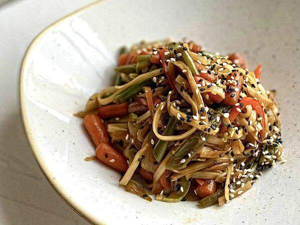 Ресторан 101 - Удон с овощами, соус терияки