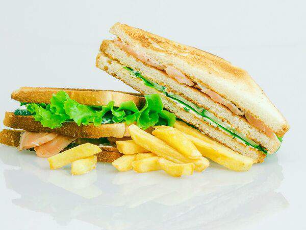 Roro - Сэндвич клаб с копченным лососем