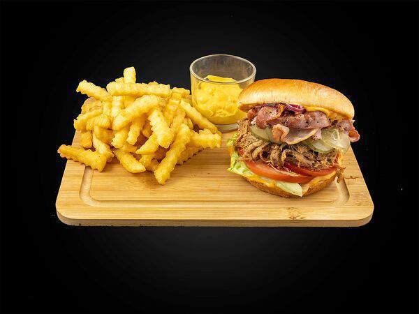 KORM - Бургер с рваной свининой и беконом комбо