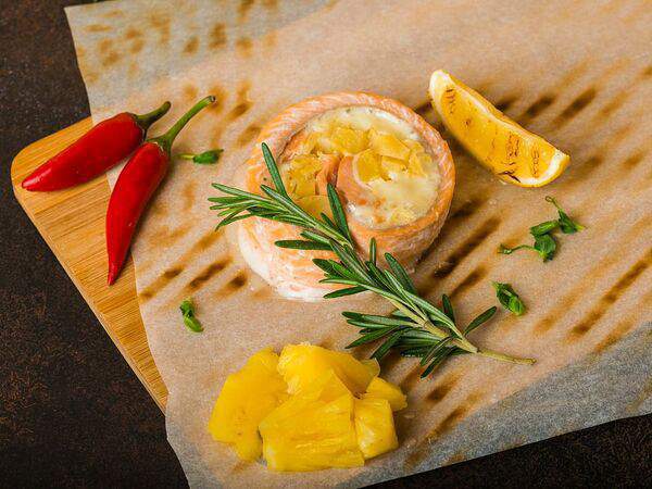 Fish & Grill - Рулет из форели с ананасом и сыром