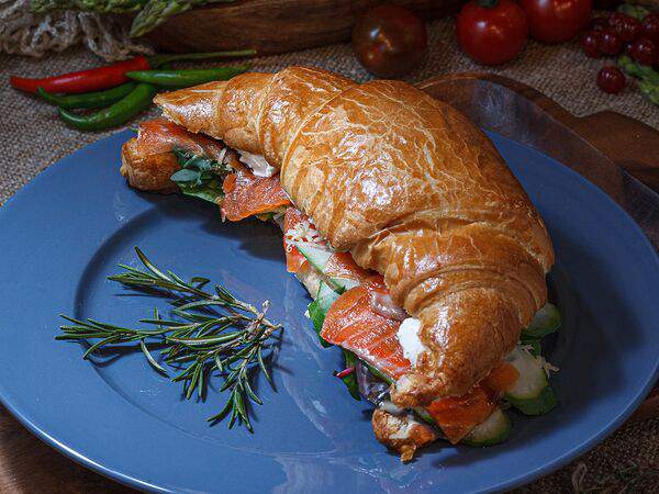 Кафе-пекарня Susser - Круассан с семгой