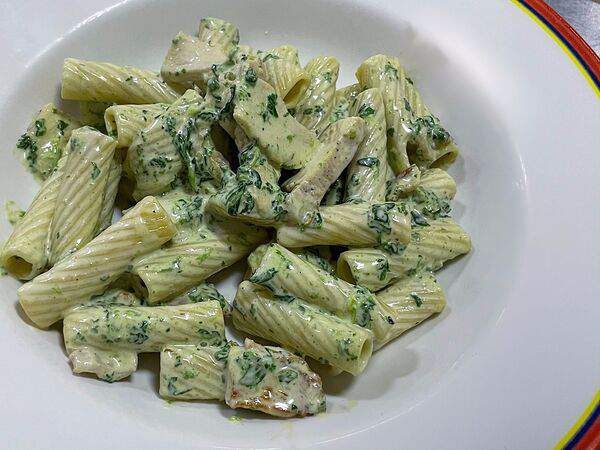 Учительская - Паста с куриным филе в сливочном соусе