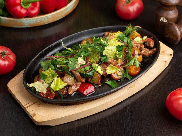 Абсолютъ - Горячая сковородка со свининой и овощами