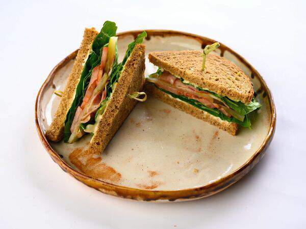 Vitae Healthy Food - Сэндвич с беконом и овощами