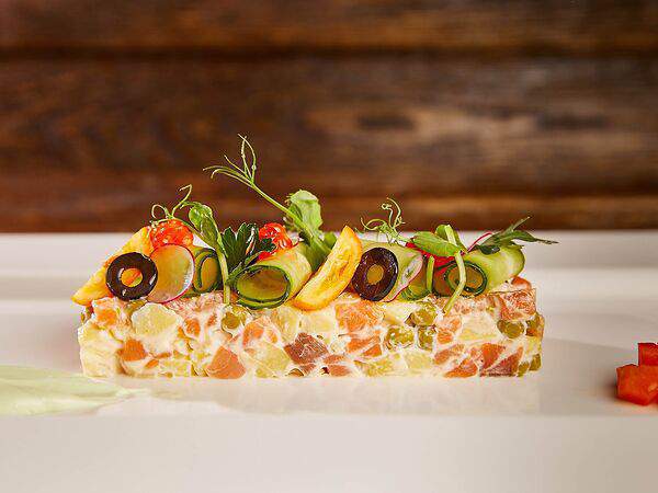 Ресторан фазенда - Салат оливье со слабосоленой семгой