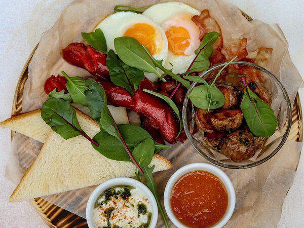 In Coffee We Trust - Большой мясной завтрак