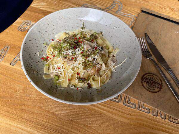 Coffee Cake - Тальятелле с курицей и шампиньонами