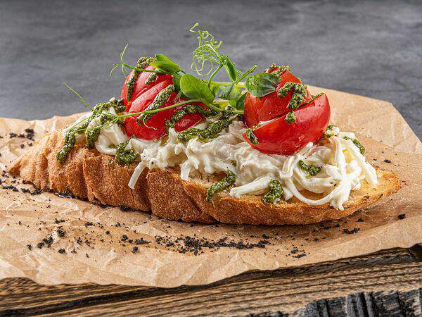 Duran Bar & Grill - Брускетта с томатами и моцареллой