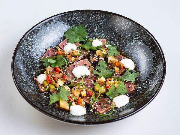 Holy place - Татаки из тунца, печеные овощи и соус понзу