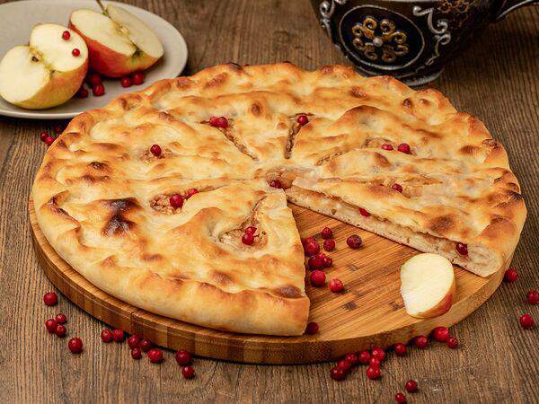 Осетинские пироги - Осетинский пирог с яблоком и брусникой