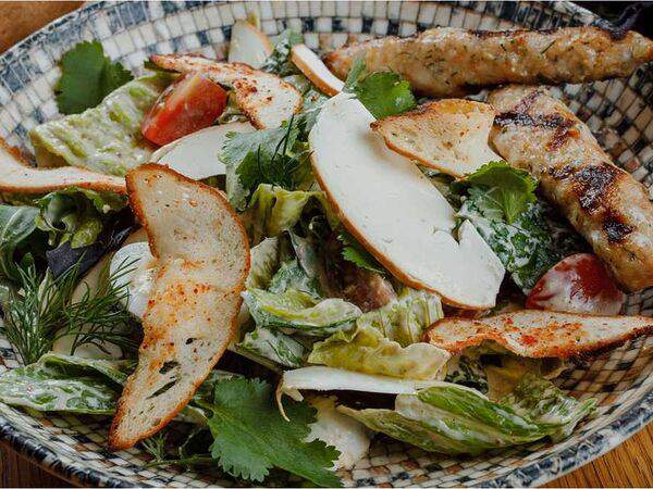 Дэда - Салат с шашлычками из креветки на углях