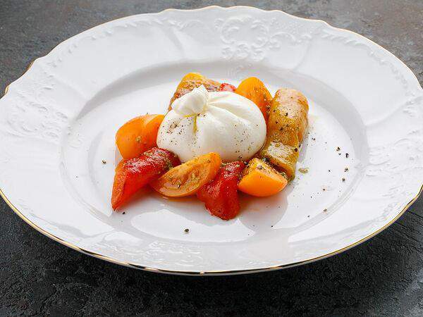 Ресторан Каре - Сыр буррата с перцем конфи