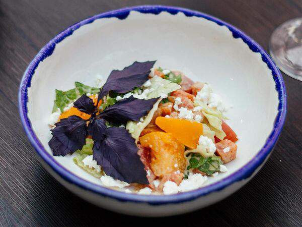 Алазани - Салат с форелью и овощами