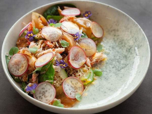 Китчен - Салат с нежным крабом, креветками и киноа