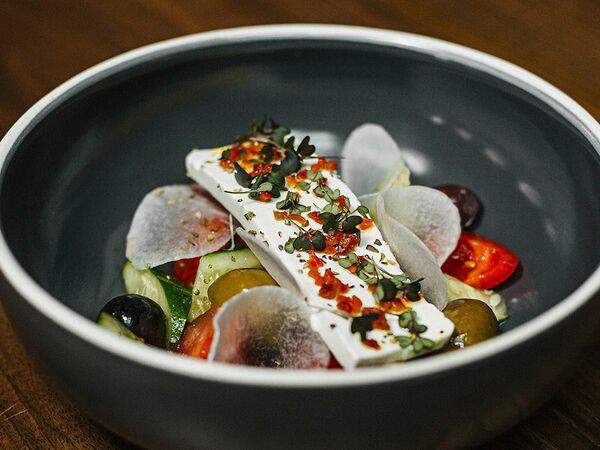 Ресторан Soho - Салат Свежие овощи с греческим сыром