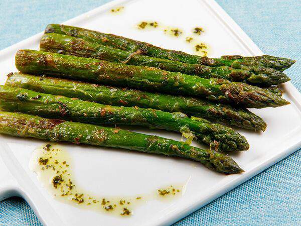 Акварель - Спаржа обжаренная с чесноком