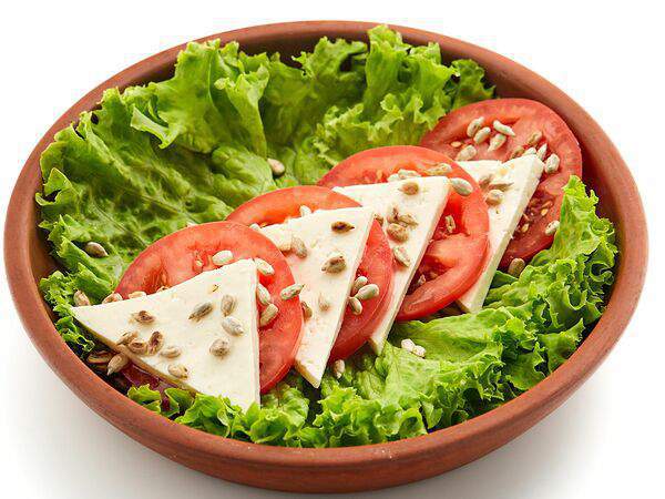 Старик Хинкалыч - Салат с помидорами и домашней брынзой