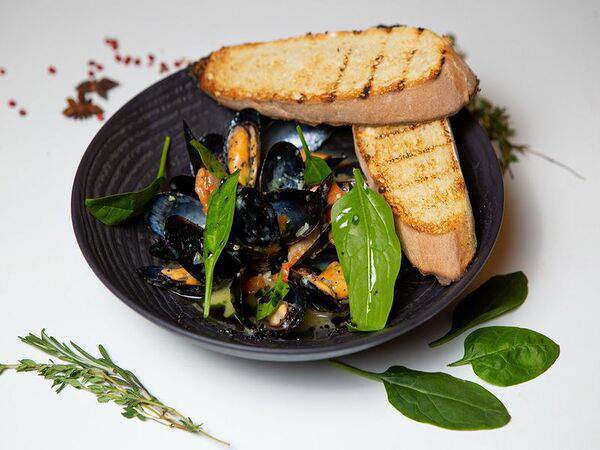 Холодец - Мидии в соусе из белого вина и голубого сыра