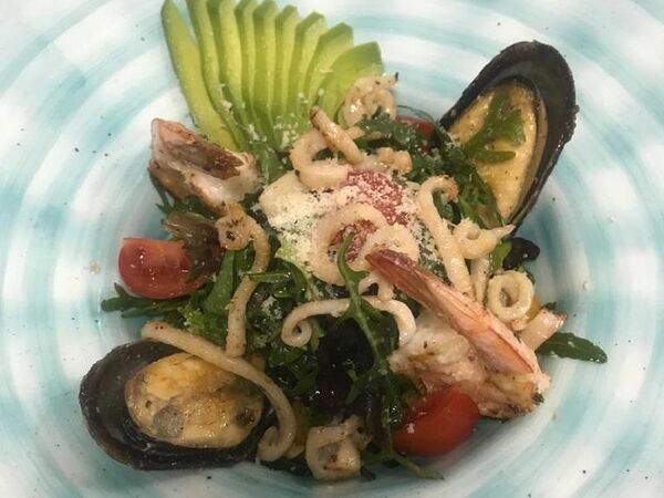 Бо-Бо - Салат из морепродуктов с авокадо