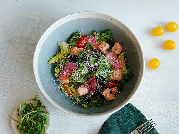 Пан Кот - Теплый салат с лососем