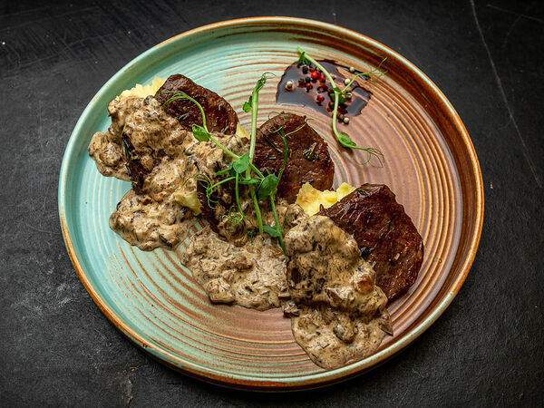 Hookah Place by Smokkin - Медальоны с соусом из белых грибов