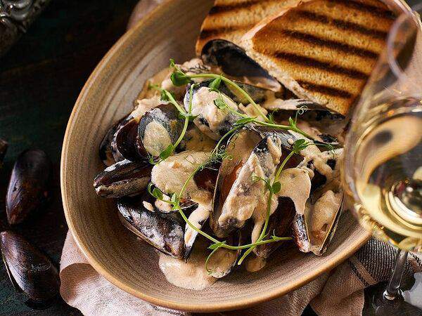 Дикая утка - Мидии по-бельгийски в сливочном соусе