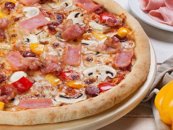 Il Caffe - Пицца Ассорти с ветчиной