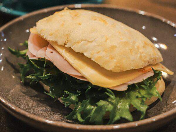 Баристократ - Сэндвич с сыром и ветчиной