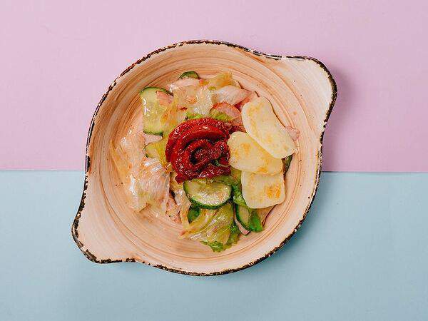 Бобы - Салат с курицей и вялеными томатами