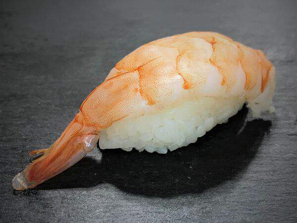 Лосось sushi & oysters - Суши с креветкой