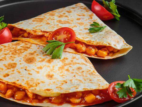 Beer Lab - Кесадилья с креветками и куриным филе