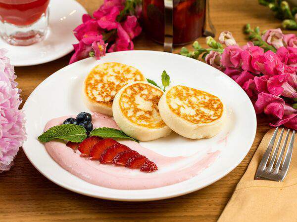 Theo - Сырники со свежими ягодами