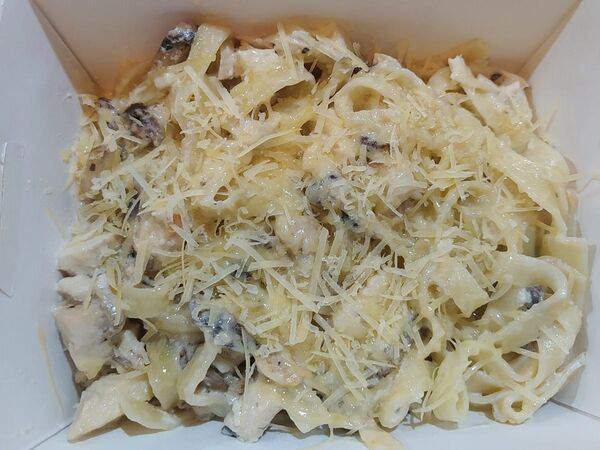 Mix Кухня - Фетучини с курицей и грибами