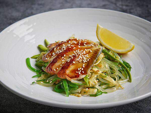 Satoshi - Салат с копченым угрем