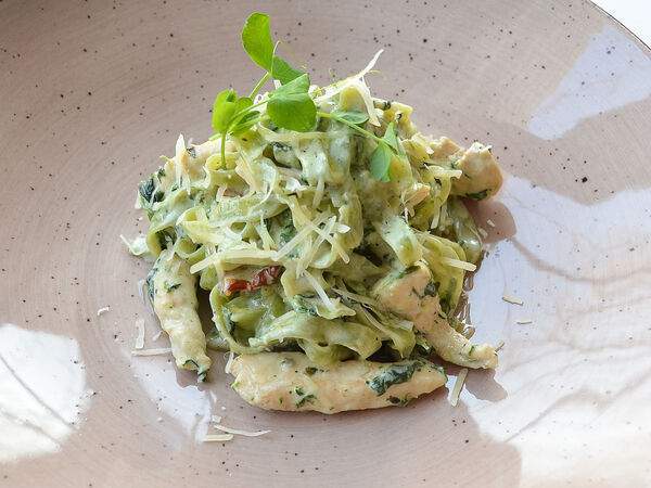 Massimo - Паста феттуччине с куриным филе и вялеными томатами