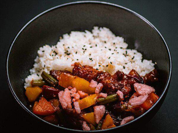 Noodle police - Цыпленок в кисло-сладком соусе на рисе