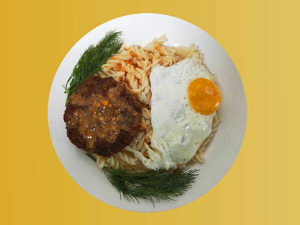 Дон Батон - Основное блюдо дня Бифштекс с яйцом и макаронами
