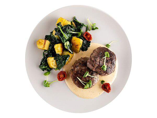 Traveller's Coffee - Медальоны из говядины с перечно-сливочным соусом